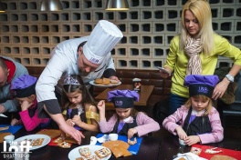 Дети в городе. Днепропетровск. Школа еды для детей - готовим цветные вареники